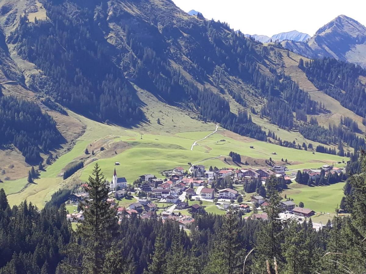 Alpen Lodge Berwang Buitenkant foto