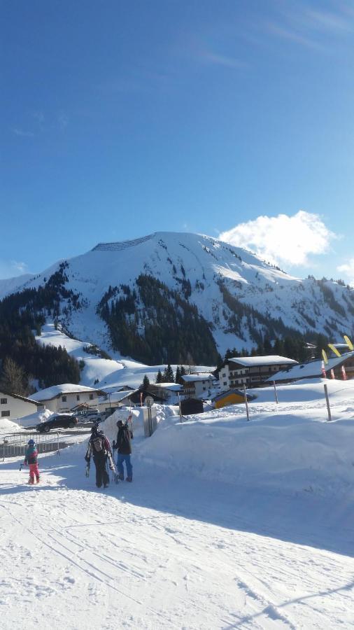 Alpen Lodge Berwang Buitenkant foto