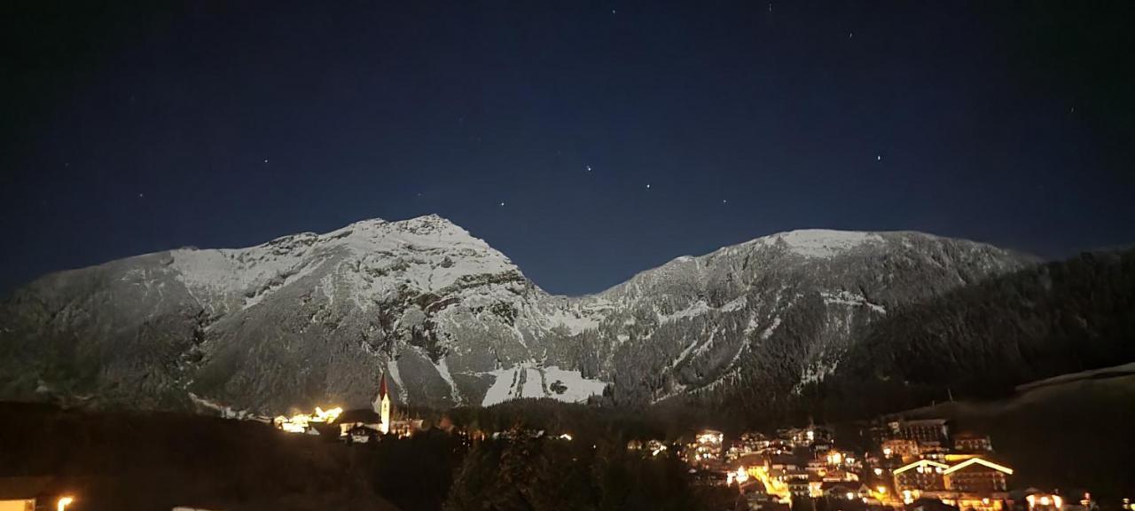 Alpen Lodge Berwang Buitenkant foto