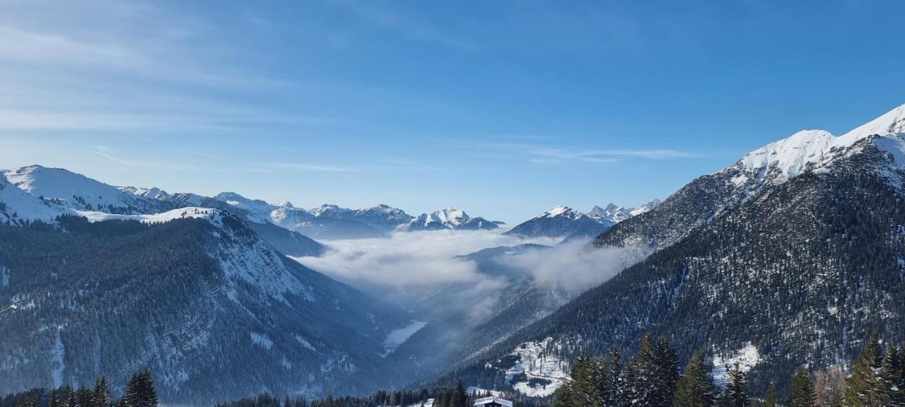 Alpen Lodge Berwang Buitenkant foto